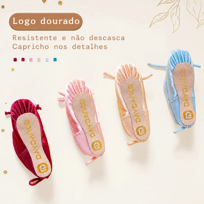 Chaveiro Mini Sapatilha de Ponta em Cetim - foto 4 - Bedance