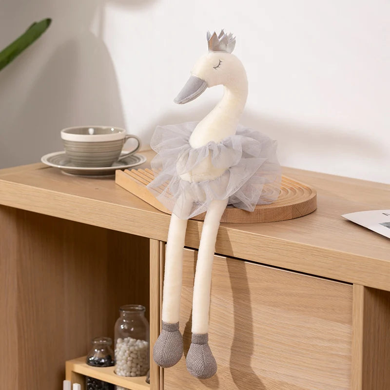 cisne de pelúcia cinza