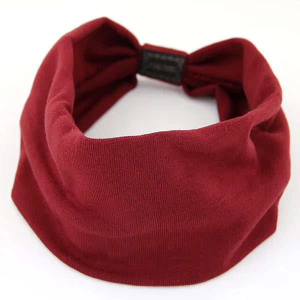 tiara elástica de vermelho